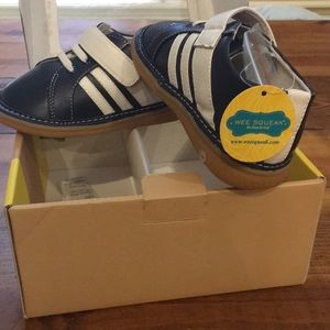 NWT in Box - Size 8 Wee Squeak Navy Shoes
